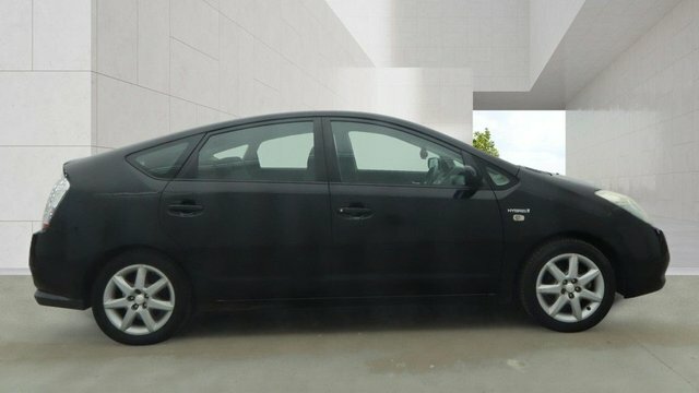 Toyota Prius T Spirit Hatchback Black #5