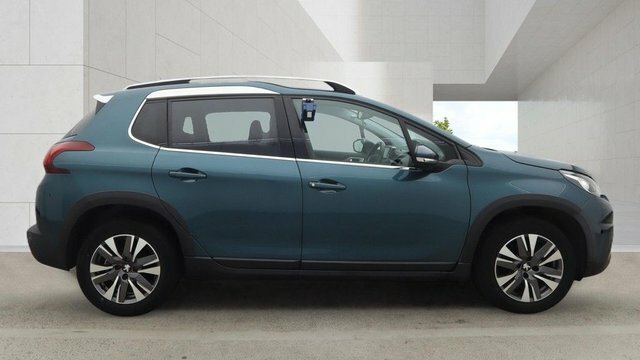 Peugeot 2008 Puretech Allure Suv Green #2