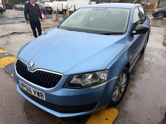 Skoda Octavia Tdi S Hatchback Blue #2