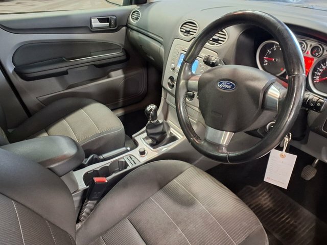 Ford Focus Zetec Tdci 5-Door Silver #8
