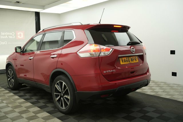 Nissan X-Trail Dci Tekna Suv Red #3