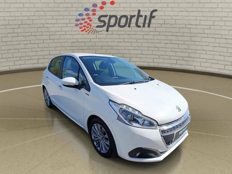 Peugeot 208 Allure Black #1