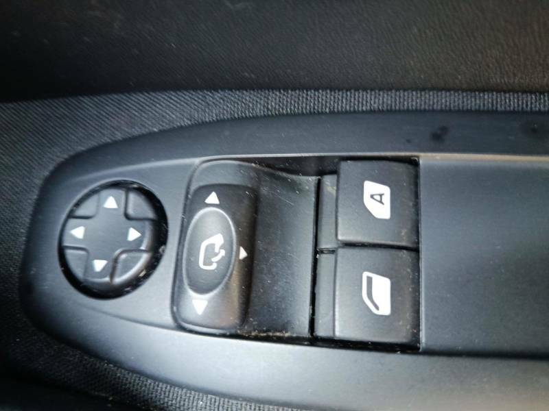 Peugeot 208 Allure Black #6
