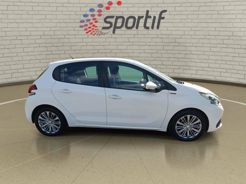 Peugeot 208 Allure Black #26