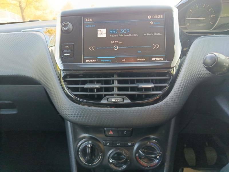 Peugeot 208 Allure Black #12