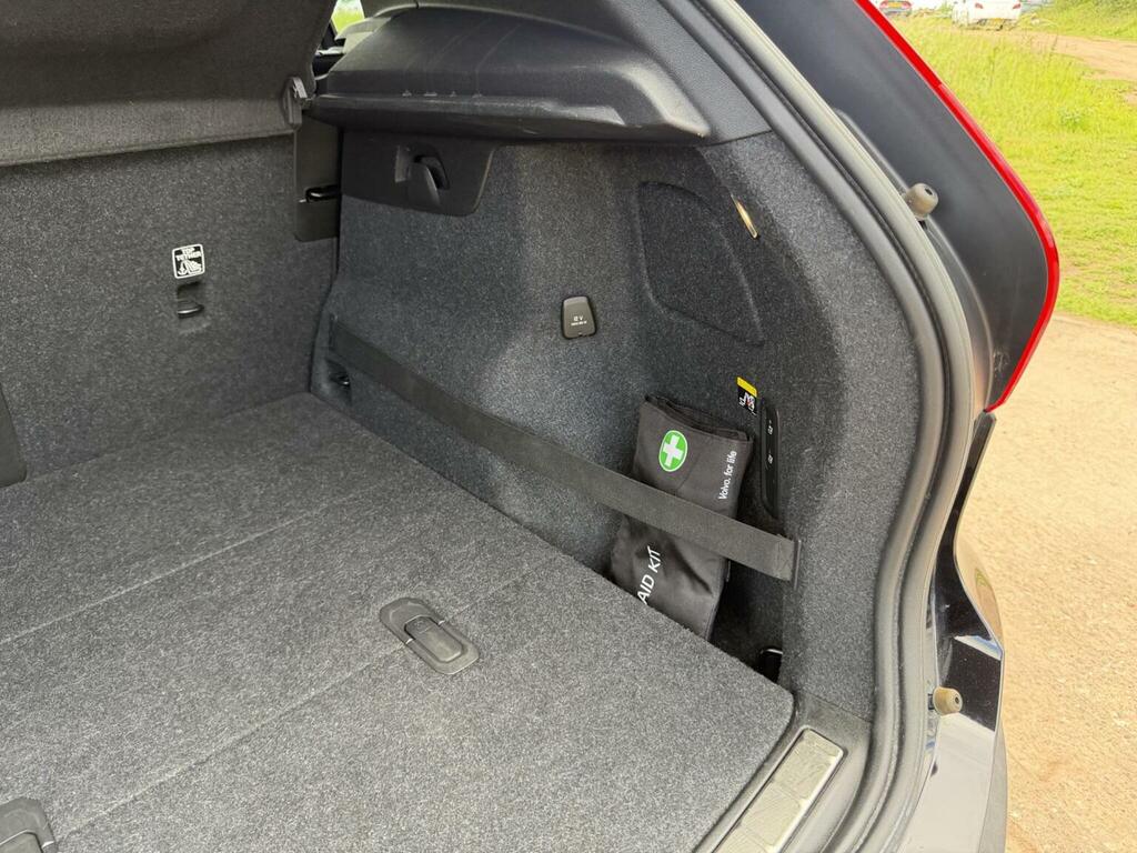 Volvo XC40 D4 First Edition Awd Silver #53