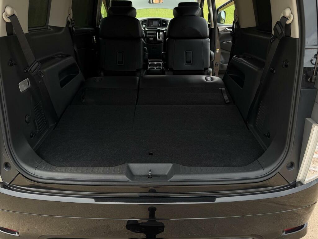 Nissan Elgrand Mpv Red #16