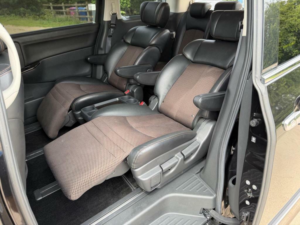 Nissan Elgrand Mpv Red #47