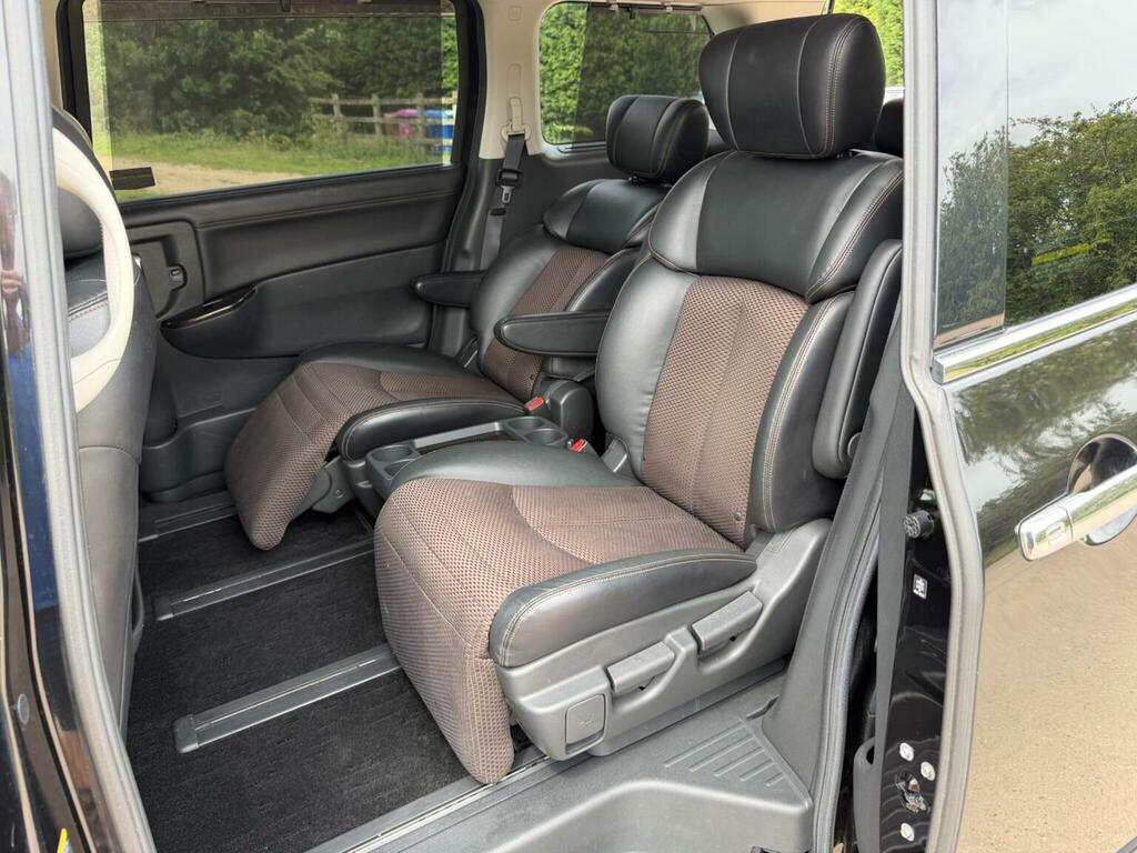 Nissan Elgrand Mpv Red #35