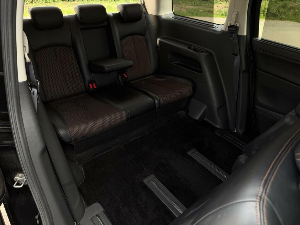 Nissan Elgrand Mpv Red #17
