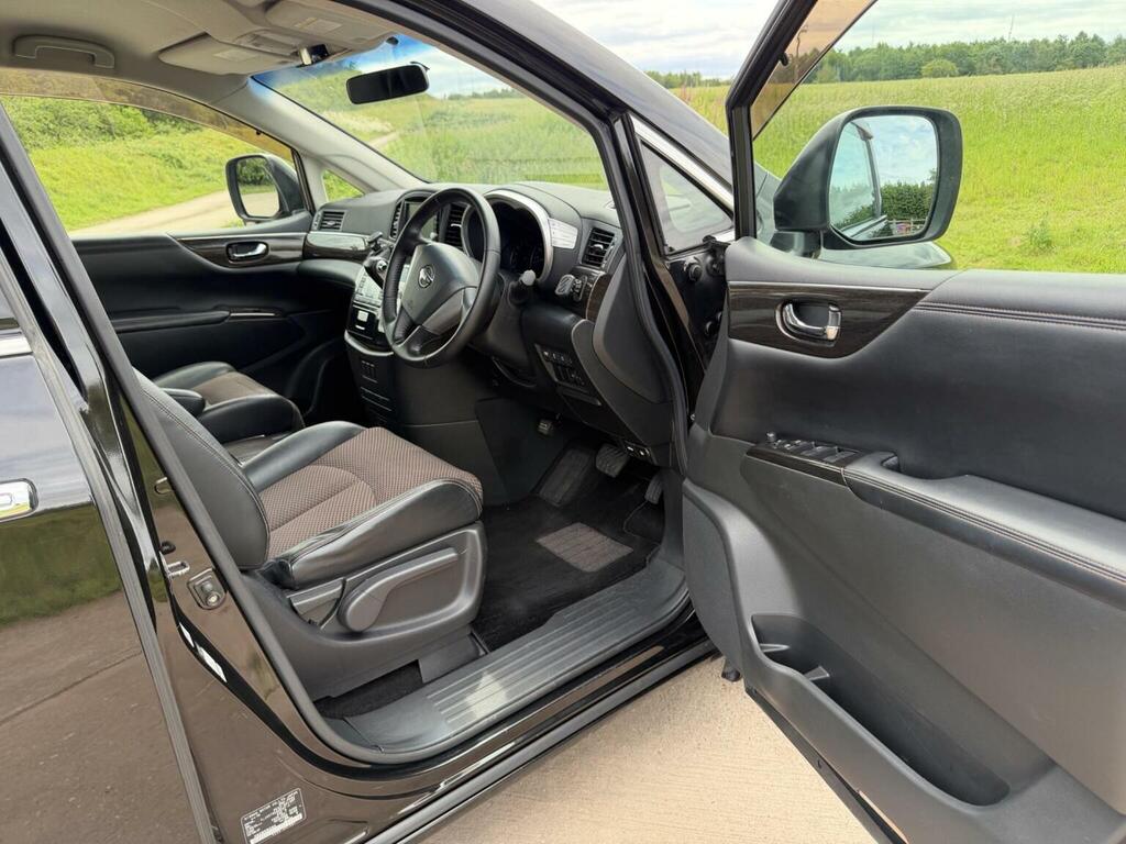 Nissan Elgrand Mpv Red #14