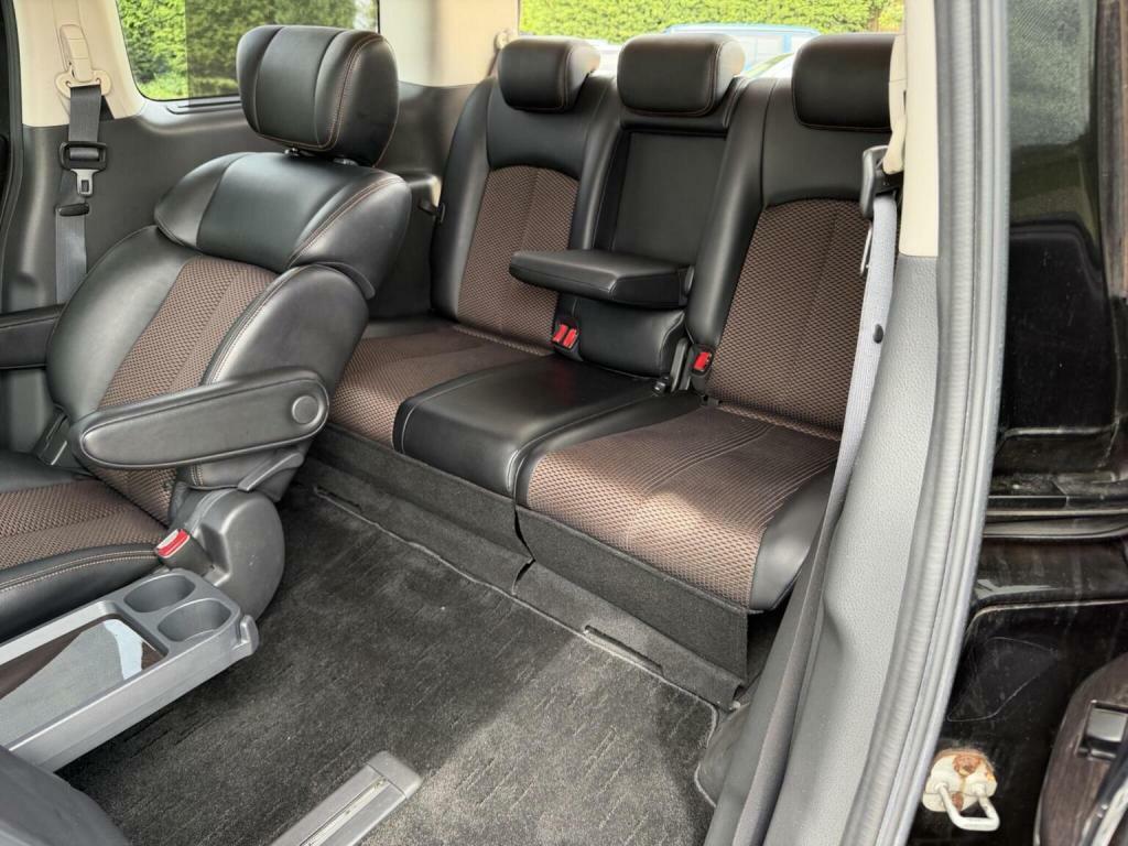 Nissan Elgrand Mpv Red #48