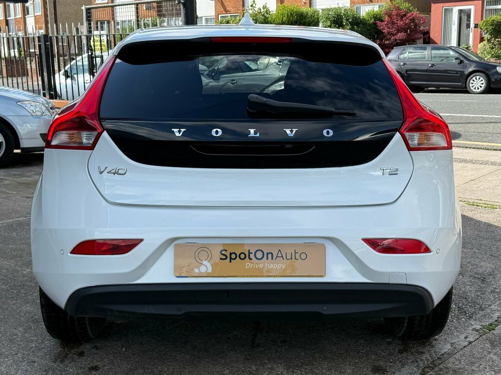 Volvo V40 T2 Gpf Momentum Nav White #5