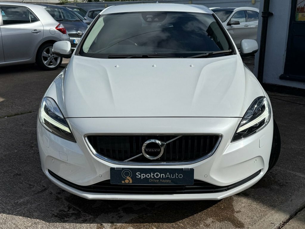 Volvo V40 T2 Gpf Momentum Nav White #6