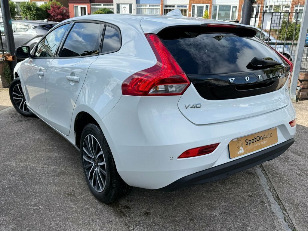 Volvo V40 T2 Gpf Momentum Nav White #4