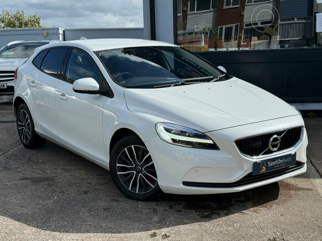 Volvo V40 T2 Gpf Momentum Nav White