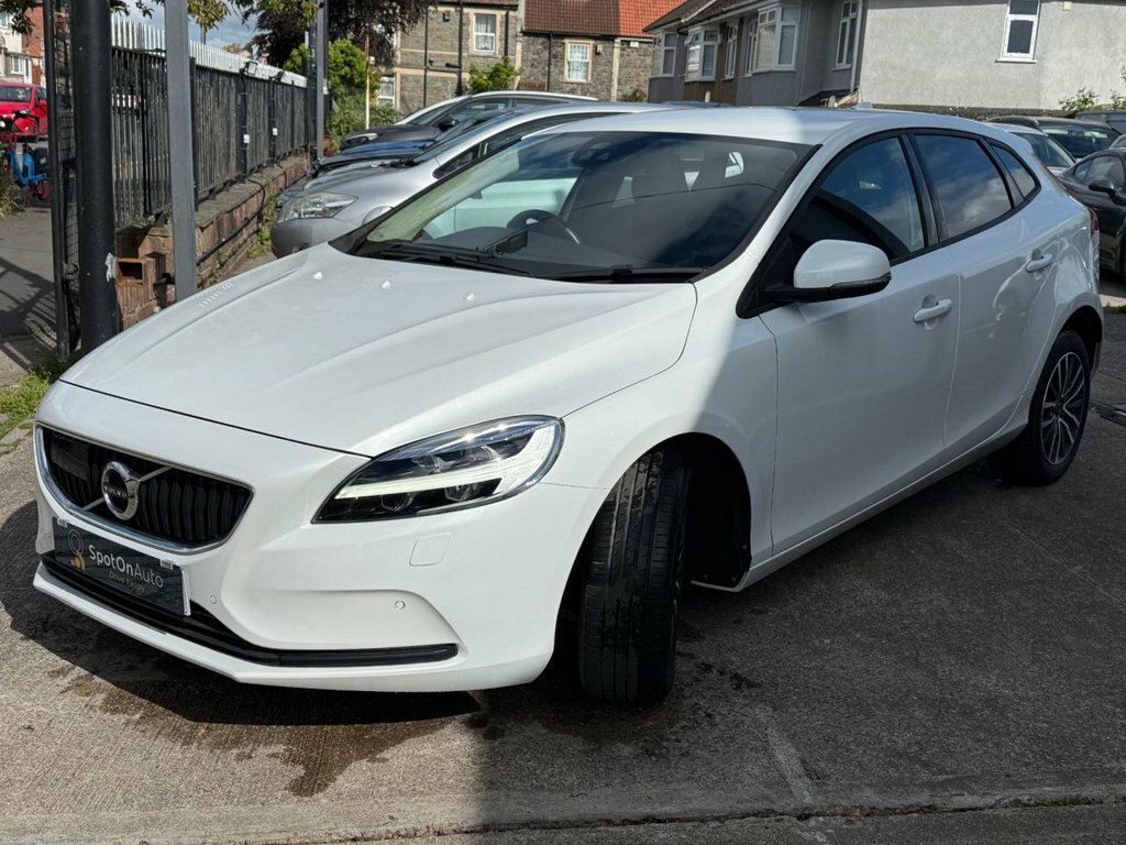 Volvo V40 T2 Gpf Momentum Nav White #2