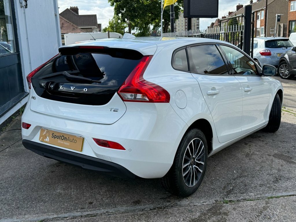 Volvo V40 T2 Gpf Momentum Nav White #3