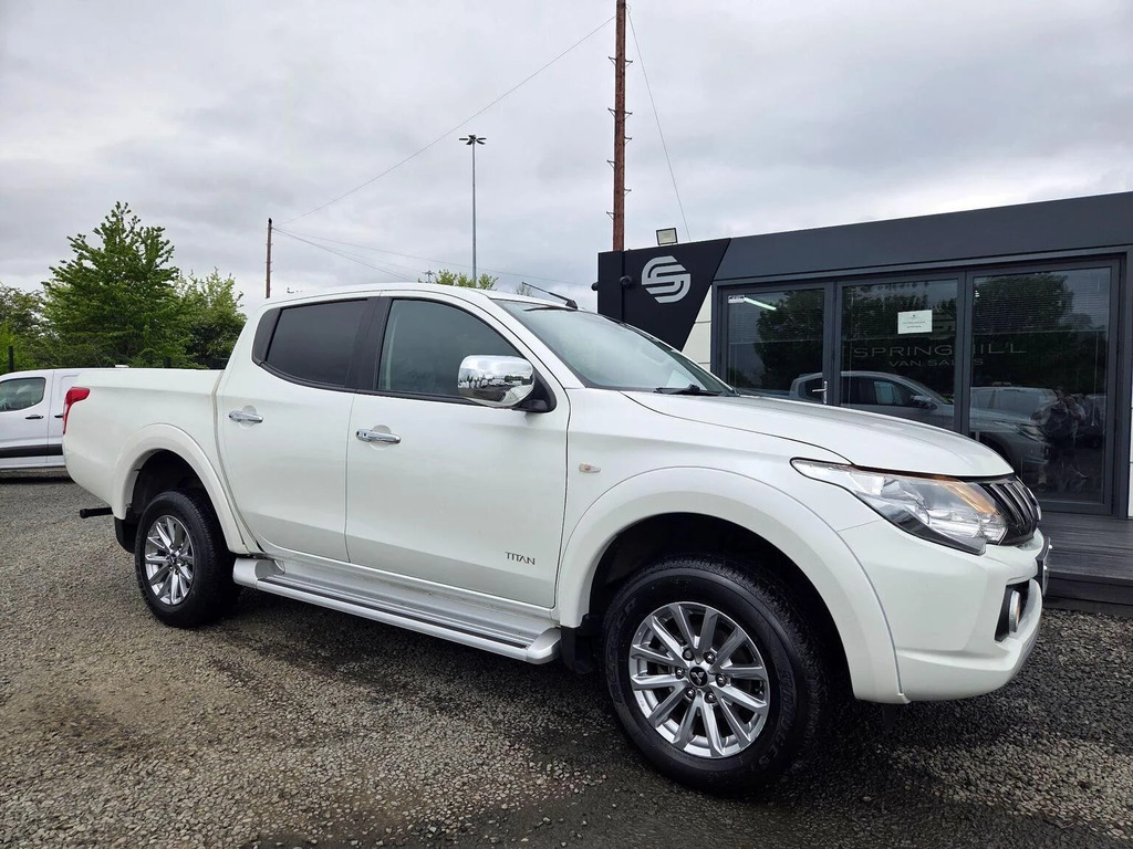 Mitsubishi L200 Pickup 2.4 Di-d Dc Titan 4Wd Euro 6 201717 White