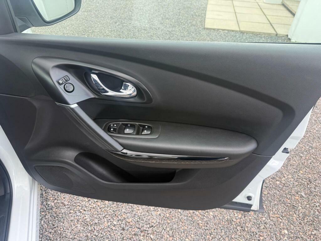 Renault Kadjar Suv White #11