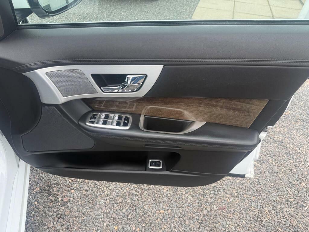 Jaguar XF D Sport Black #12
