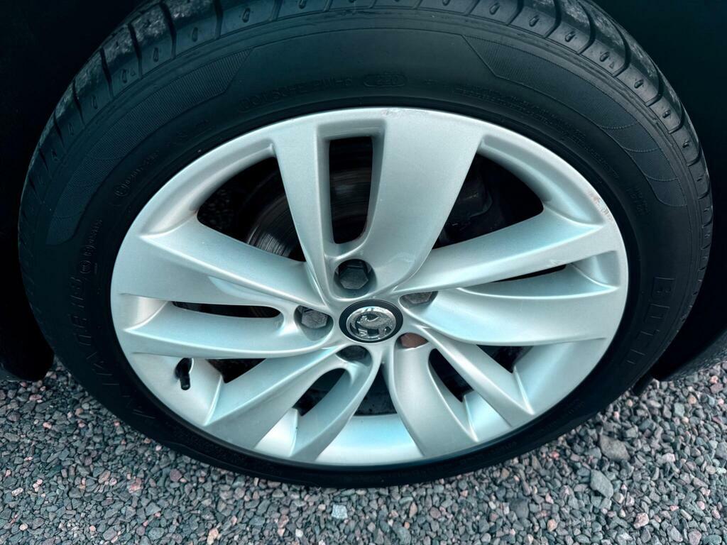 Vauxhall Insignia Hatchback Silver #8