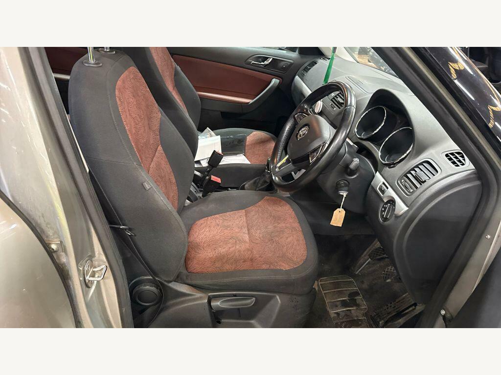 Skoda Yeti Suv Black #7