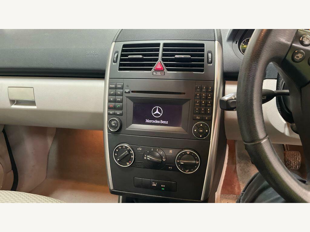 Mercedes-Benz A Class 1.5 A160 Classic Se Cvt Black #3