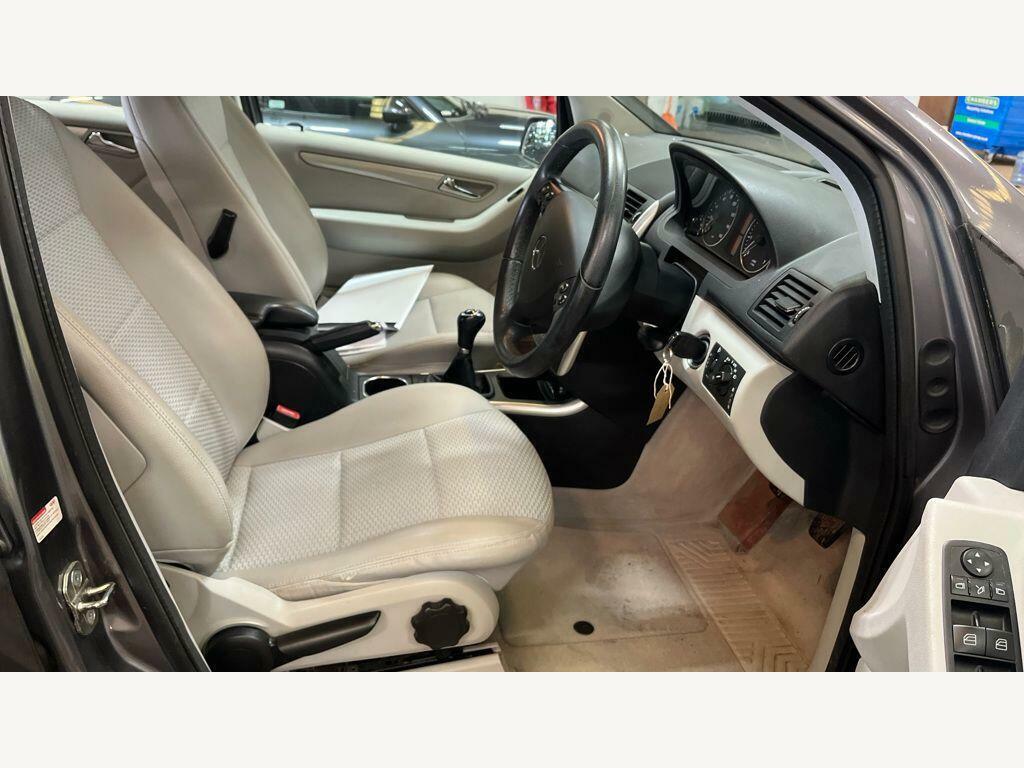 Mercedes-Benz A Class 1.5 A160 Classic Se Cvt Black #8