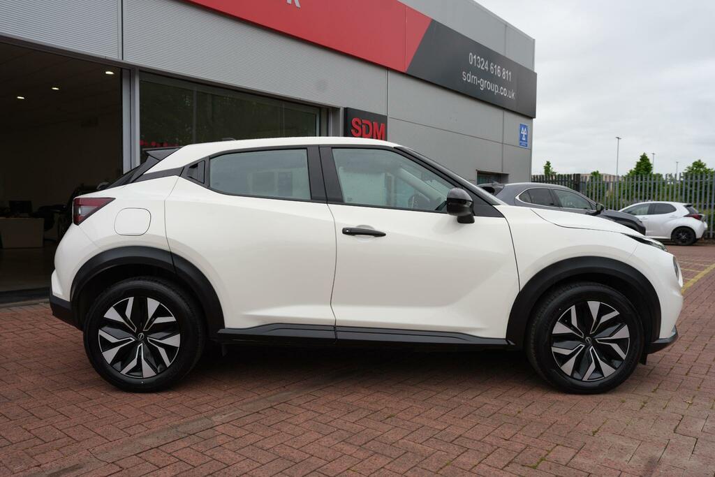 Nissan Juke 1.0 Dig-t Acenta Premium Suv Dct E FD25JWZ White #2