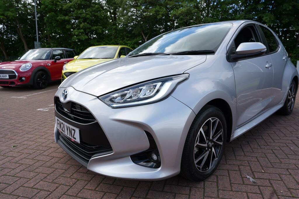 Toyota Yaris 1.5 Vvt-h Design Hatchback Hybrid E-cvt FM21YNZ Silver #2