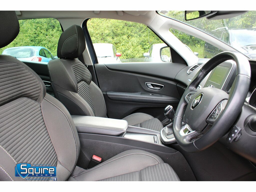 Renault Grand Scenic Iconic #16