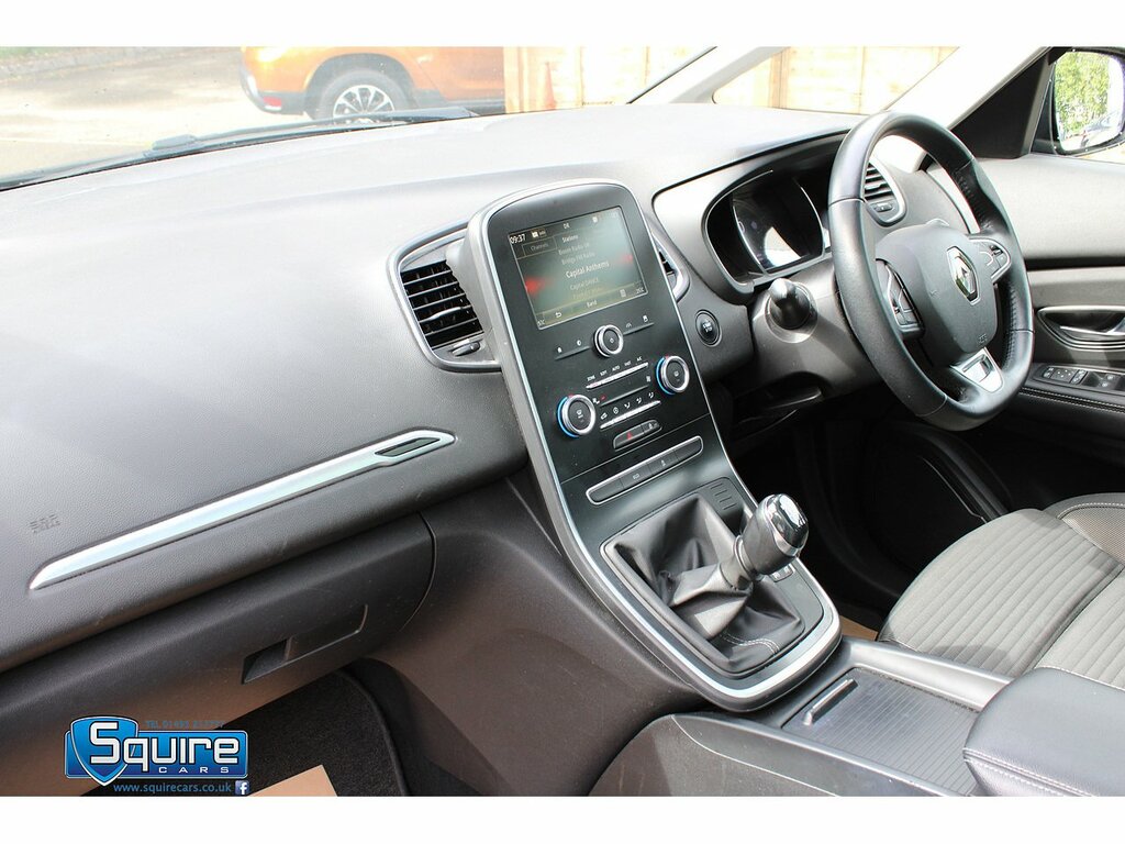 Renault Grand Scenic Iconic #32