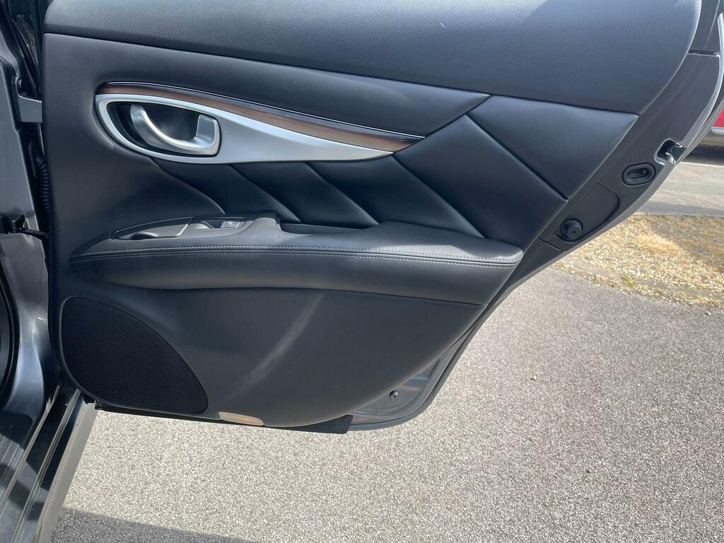 Infiniti Q70 3.5L Premium Tech White #37