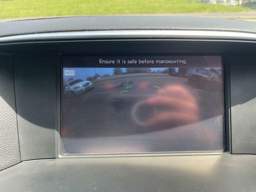 Infiniti Q70 3.5L Premium Tech White #25