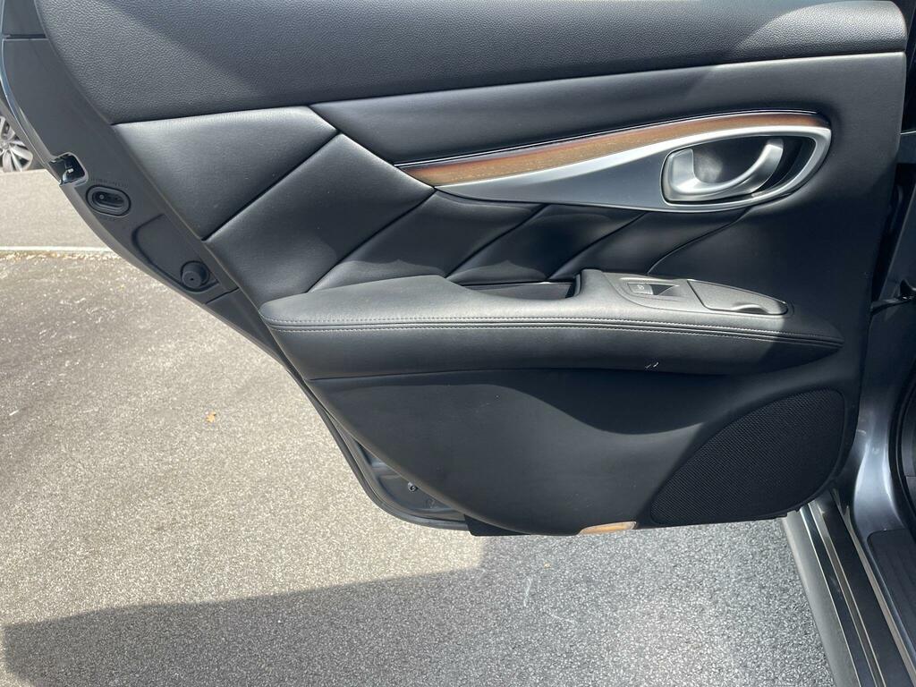 Infiniti Q70 3.5L Premium Tech White #38