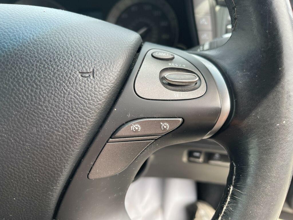 Infiniti Q70 3.5L Premium Tech White #28