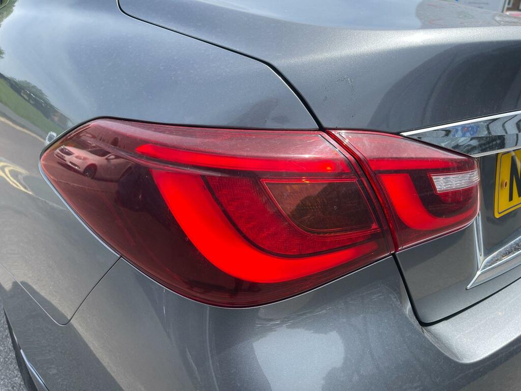 Infiniti Q70 3.5L Premium Tech White #34