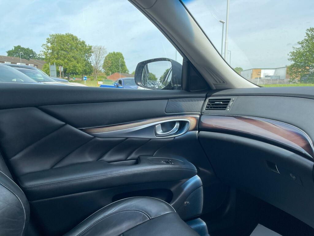 Infiniti Q70 3.5L Premium Tech White #42