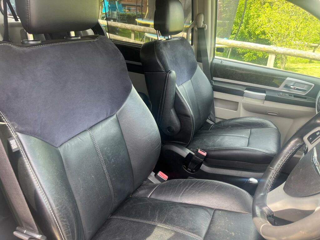 Chrysler Grand Voyager LX Black #8