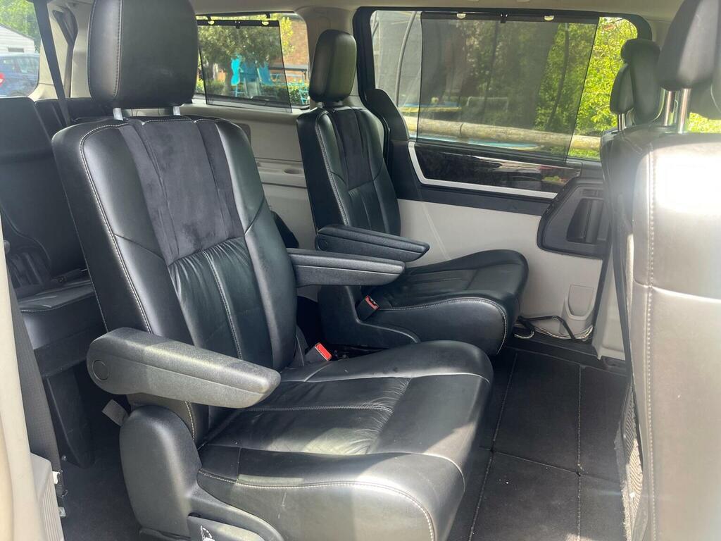 Chrysler Grand Voyager LX Black #9
