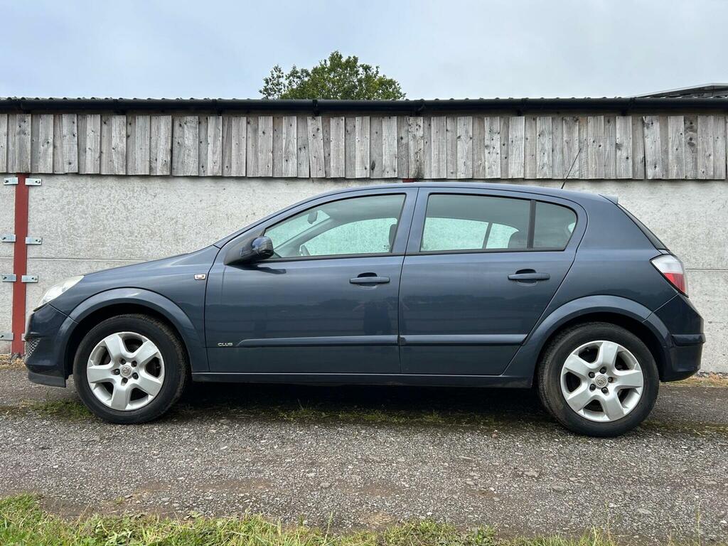 Vauxhall Astra Hatchback Black #2