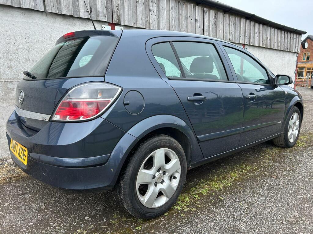 Vauxhall Astra Hatchback Black #8