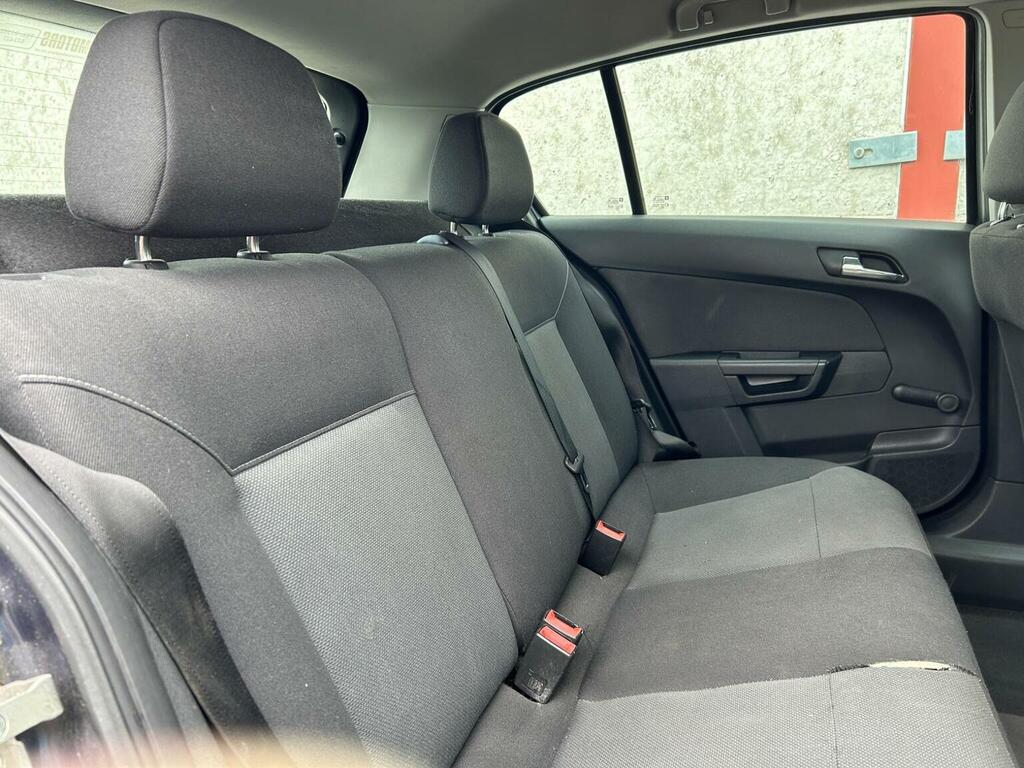 Vauxhall Astra Hatchback Black #12