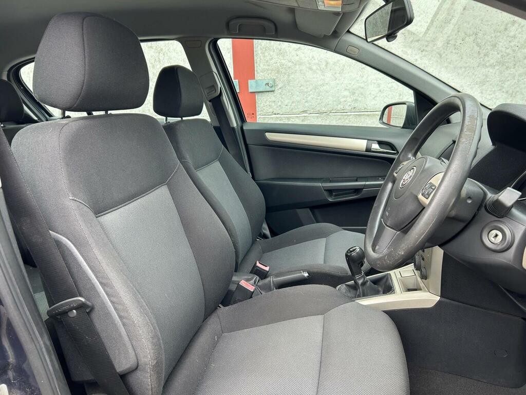 Vauxhall Astra Hatchback Black #10