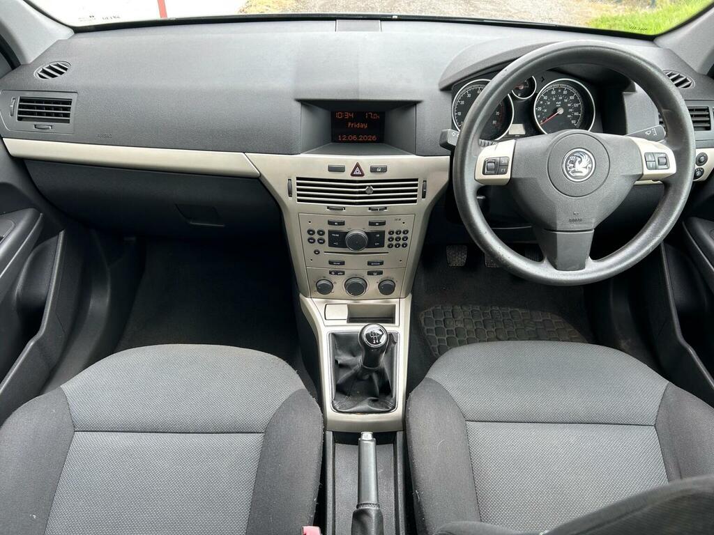Vauxhall Astra Hatchback Black #11
