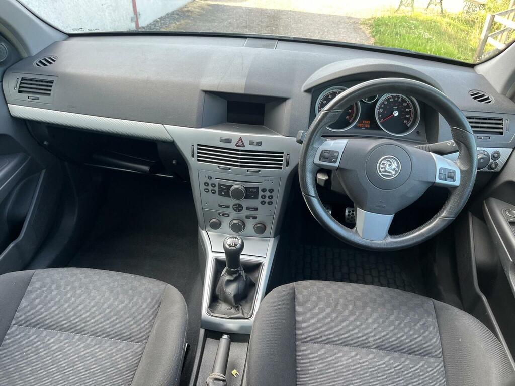 Vauxhall Astra Hatchback 1.6I 16V Club 200404 Gold #6