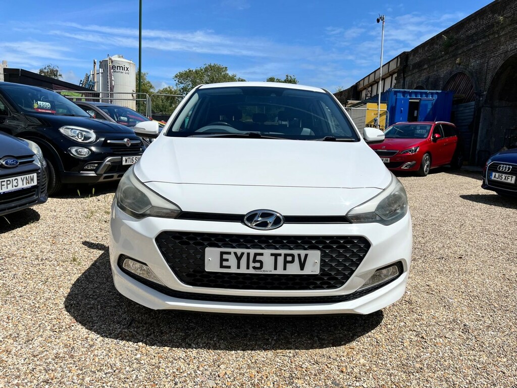 Hyundai I20 Hatchback 1.4 Crdi Premium 2015 White #2