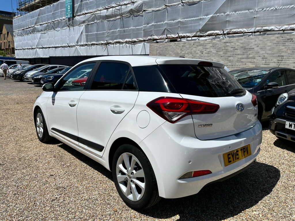 Hyundai I20 Hatchback 1.4 Crdi Premium 2015 White #4