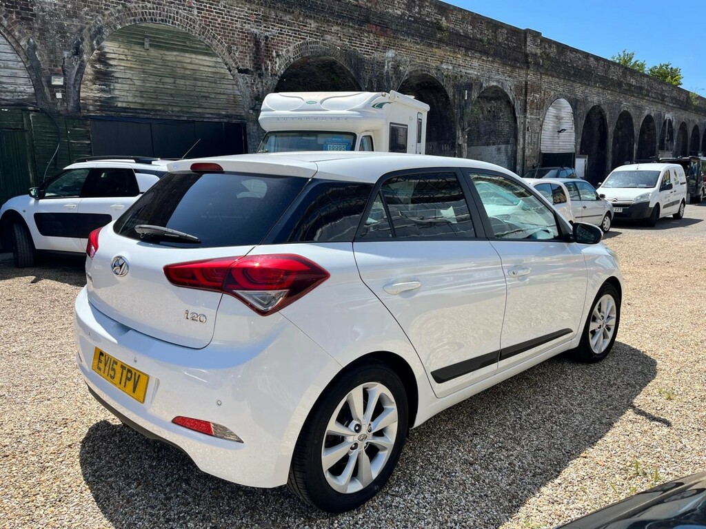Hyundai I20 Hatchback 1.4 Crdi Premium 2015 White #6